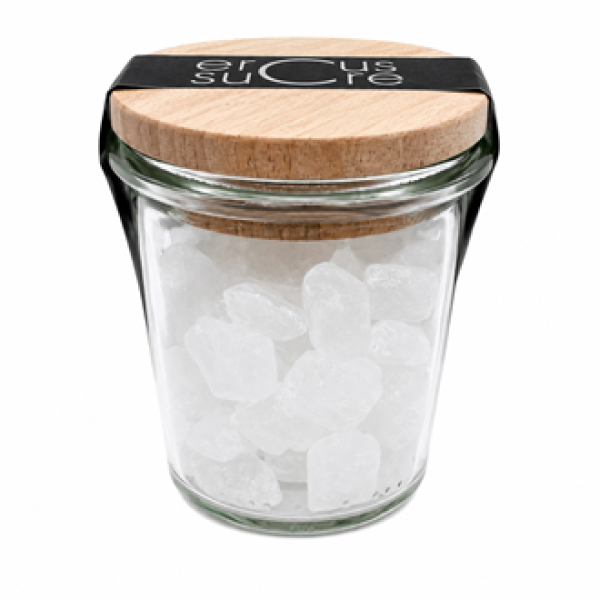 Glas mit weißem Kandiskristallen von Ercus und Holzdeckel